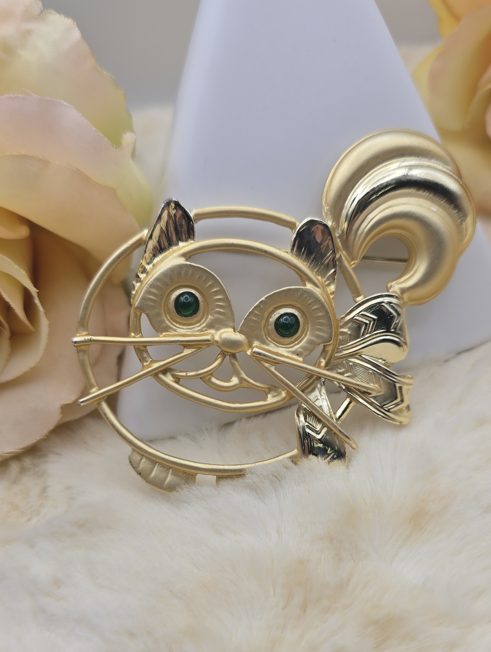 VTG Gold Tone Whimsical Fat Cat Brooch Pin Green Rhinestone Eyes Mid Century Mod